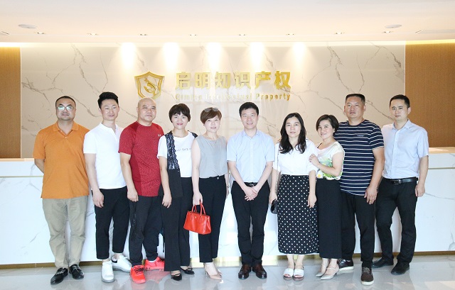 嘉興湖南商會(huì)輪值會(huì)長劉第晟、秘書長曾嬋娟一行蒞臨公司指導(dǎo)交流