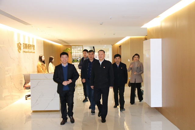 嘉興市常務(wù)副市長(zhǎng)、經(jīng)濟(jì)技術(shù)開發(fā)區(qū)黨工委書記陳利眾蒞臨公司指導(dǎo)工作