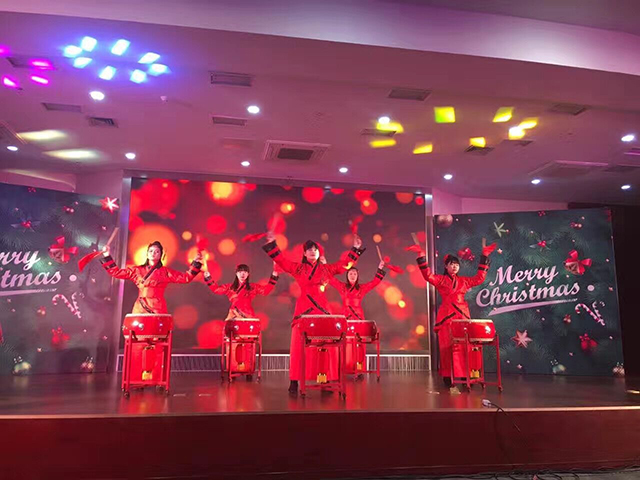 智慧園舉辦圣誕晚會，我司表演開場舞蹈