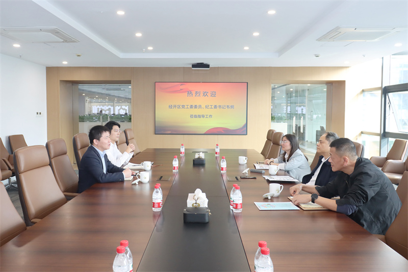 嘉興經(jīng)濟(jì)技術(shù)開(kāi)發(fā)區(qū)黨工委委員、紀(jì)委書(shū)記韋炯蒞臨公司調(diào)研